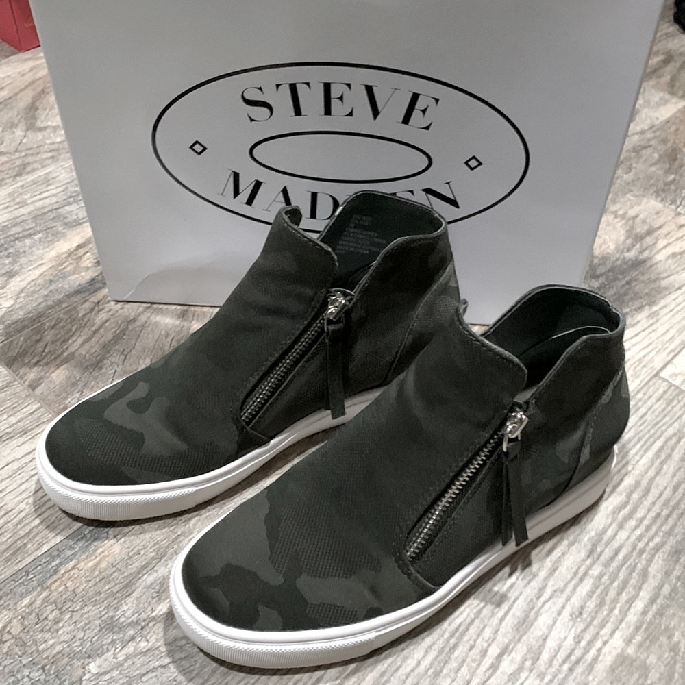 Steve Madden Caliber Camoflage Wedge Sneaker. Women, size 7. Like New